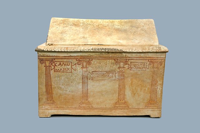 גלוסקמא מעמק קידרון עם 4 עמודים